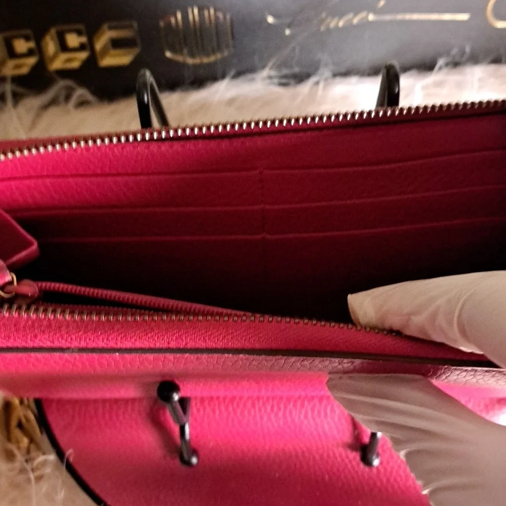 Gucci Red GG Zippy Wallet EUC - Picture 11 of 16